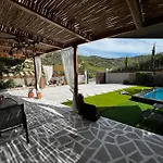 Natural House With Pool & Private Parking