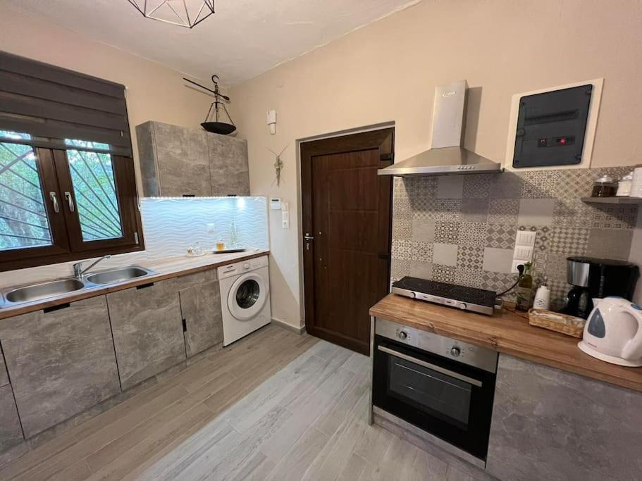 Natural House With Pool & Private Parking Hébergement de vacances