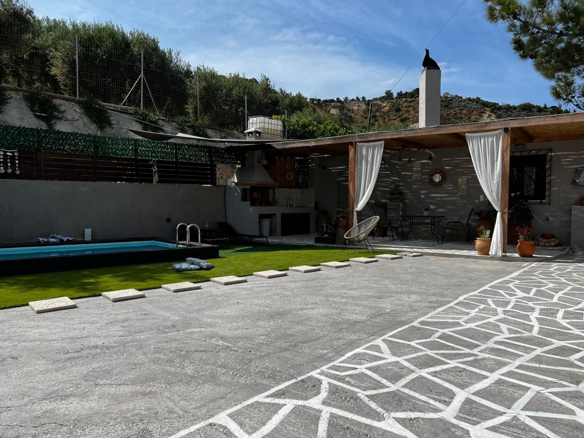Natural House With Pool & Private Parking Hébergement de vacances Héraklion