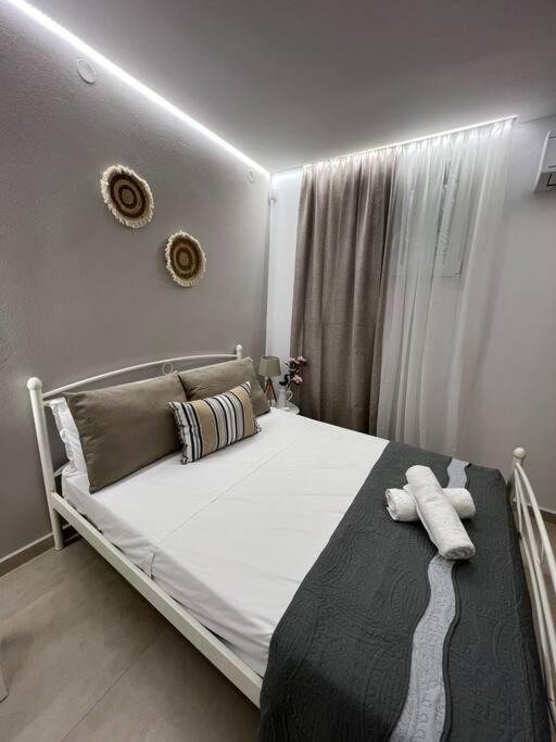 Natural House With Pool & Private Parking Vakantiehuis Iraklion